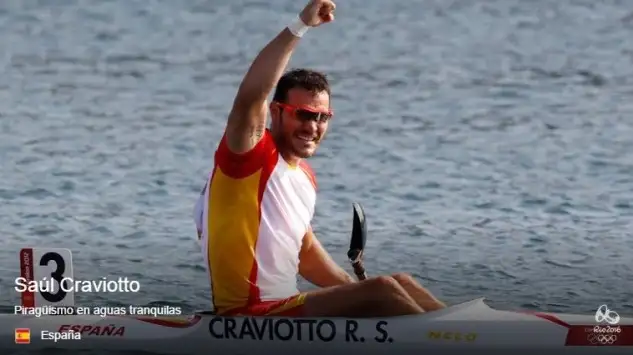 Saul Craviotto feliz tras su clasificación para la gran final de K1 200 metros.