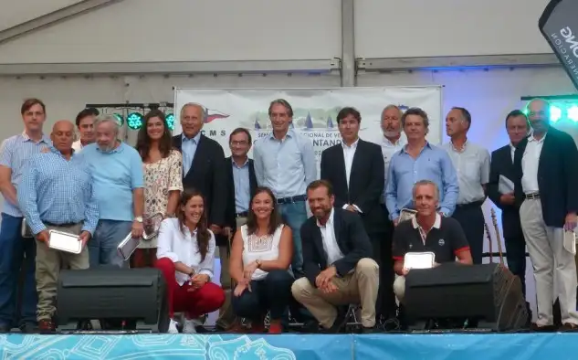 Ni público, ni aficionados, ni autoridades han querido perderse el emotivo y merecido homenaje rendido a los regatistas olímpicos cántabros en el transcurso de la Ceremonia de Inauguración de la II Semana Internacional de Vela Ciudad de Santander.