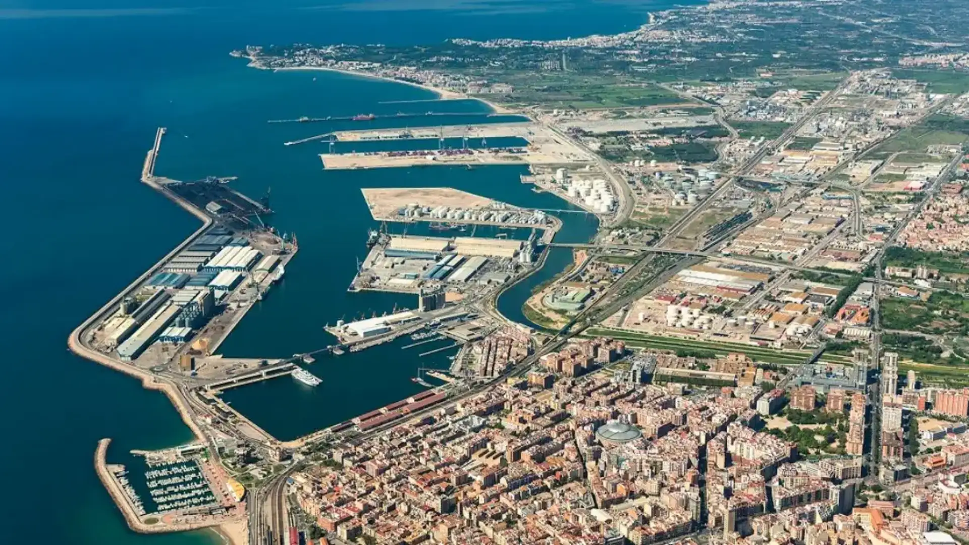 The Port of Tarragona moves 16.8 million tons in the first seven months of the year