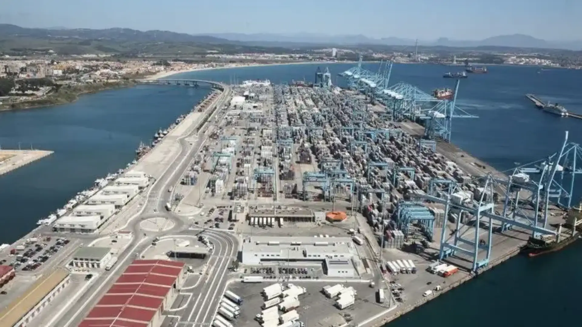 Algeciras and Barcelona in the Top Ten of European Ports, Rotterdam the leading leader