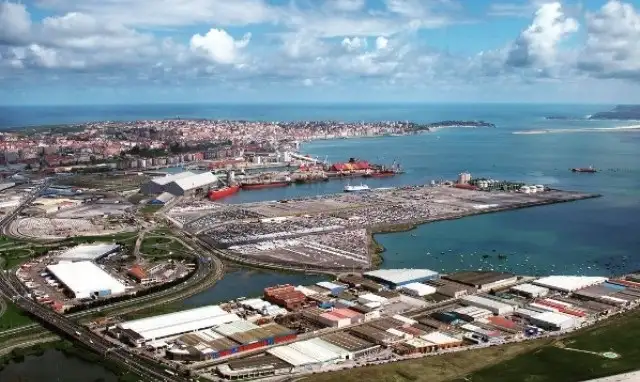 El Puerto de Santander es un referente en el tráfico de coches (Canary Ports)