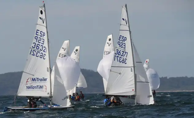 Los extremeños Fernández-Zapiain mandando en el segundo grupo de la regata