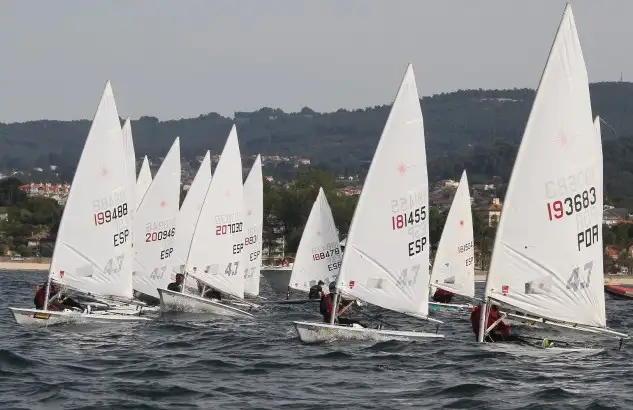 En el centro de la imagen 207030 Alfredo Fernández de Ferrol plata en láser 4.7