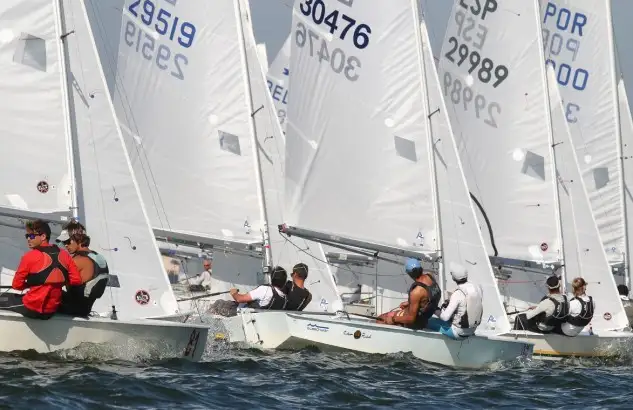 El viento ha complicado las cosas en la jornada inaugural: Francisco y Marina Sánchez; Jordi Triay-Lluis Mas y Gustavo y Rafael del Castillo comparten la primera plaza con 10 puntos (Pep Portas)