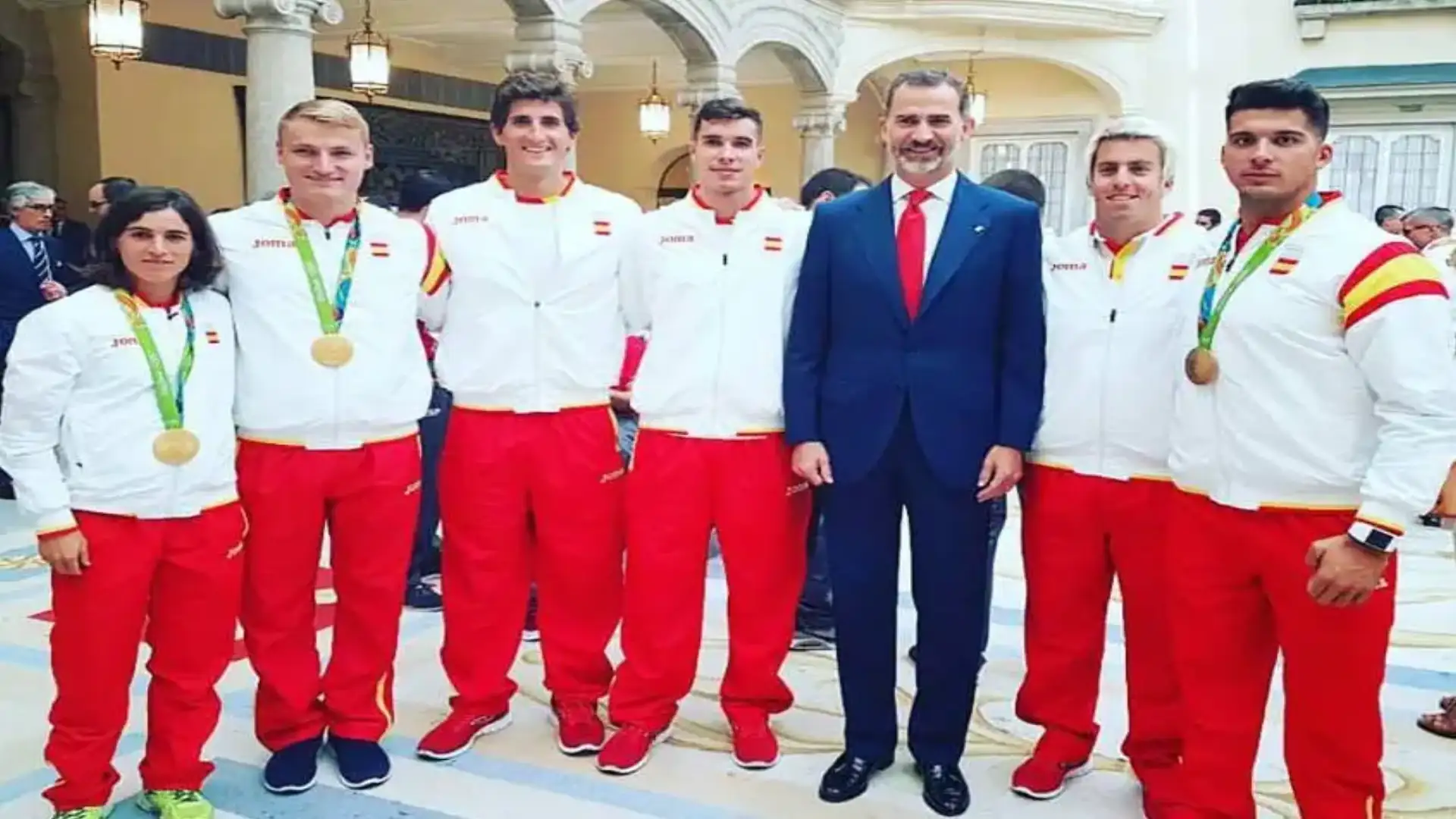 The Kings receive the National Piragüism Team in El Pardo