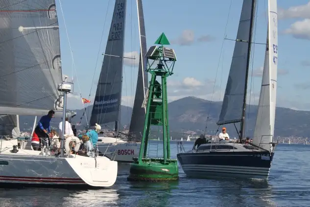 Jandrocho Unus y Bosch Service Solutions virando la baliza de Toralla