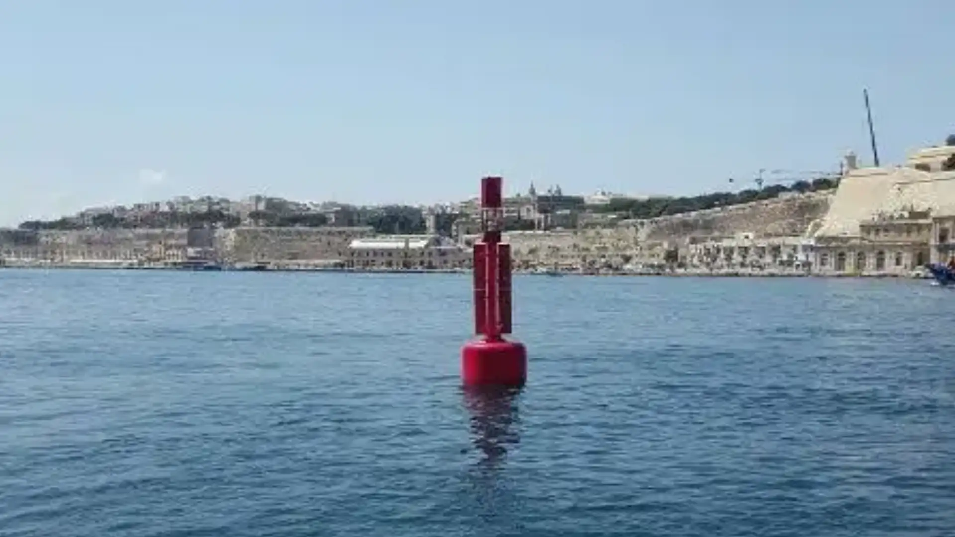 Malta begets its ports with buoys from the Barcelona company Almarin