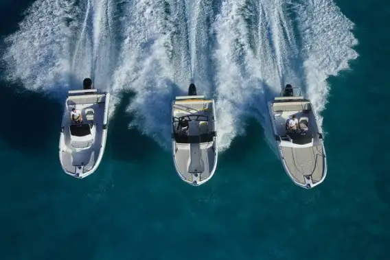 Flyer la gama fueraborda de Beneteau