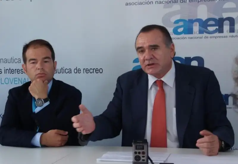 Rafael Martínez Valero en una intervención en la sede de Anen, con su director general Carlos Sanlorenzo