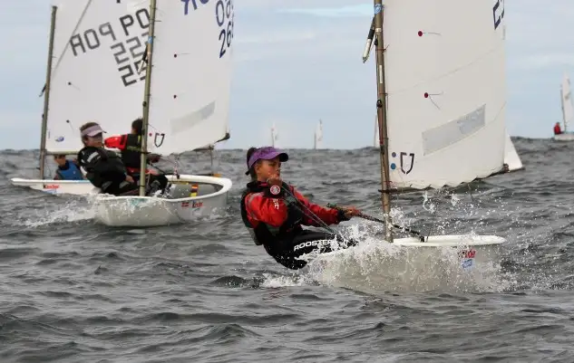 Adriana Pérez Canal luchando con los barcos lusitanos por situarse en las primeras posiciones