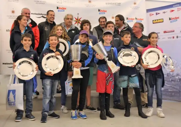 Foto Premiados en Leixoes. En el centro Adriana Pérez Canal y Mario Soares ganadores Kinder Trophy 2016