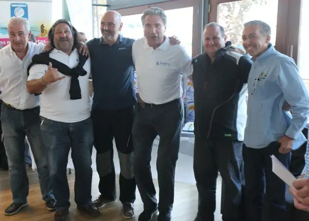 Enrique Tostado presidente de Sada con su tripulación, toda del Liceo Marírimo de Bouzas con su vicepresidente Manolo Veiga al frente