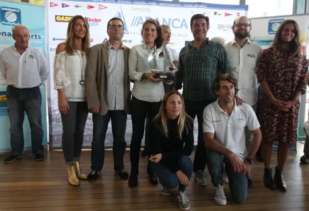 La tripulación del Solventis con Antonio Valeiro de Carris Hoteles y Iago Becerra de Terras Gauda