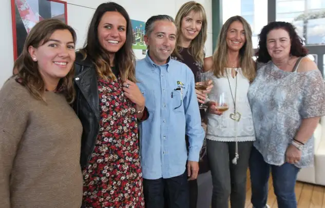 Miguel Pereira comodoro del Liceo de Bouzas con representantes del Ayuntamiento, Abanca y Organización