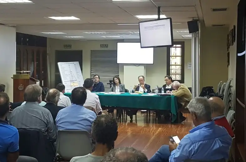 Buen trabajo de la presidenta de la RFEV Julia Casanueva que va a lograr un superavit en su tiempo de mandato próximo a los 200.000 euros. El legado de José Angel Rodríguez