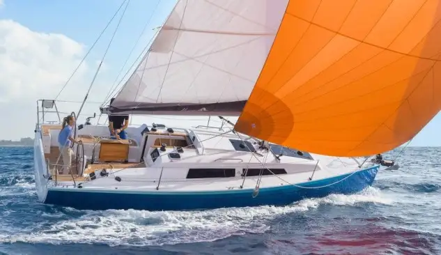 De la flota Hanse, que viene de la mano de Marina Estrella, estará presente, entre otros modelos, el Hanse 315, ganador de varios premios en 2016 entre los que destaca el prestigioso European Yacht of the Year. La exposición valenciana contará también con otro de los nominados en esta categoría el pasado año, el Jeanneau 54, que es otro de los grandes éxitos de la marca. El astillero francés también presentará novedades como el Prestige 630, que cuenta con un diseño del estudio Garroni Design, con un exterior de líneas puras y un elegante diseño interior o el Leader 30, un a embarcación de 9,23 metros de eslora, línea deportiva y alto rendimiento. Por su parte, Elan Yachts presentará su Impression 40 con un restyling de interiores. 