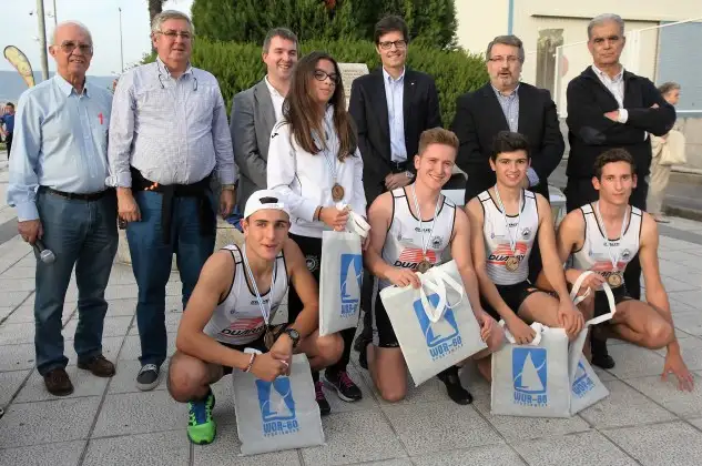 El batel del Club Náutico de Ribeira mandó en juveniles