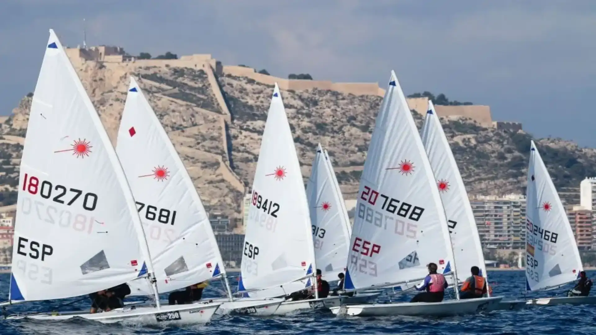 50 edition of the Nautical Week of Alicante with a candle and rowing format, from 3 to 18 December