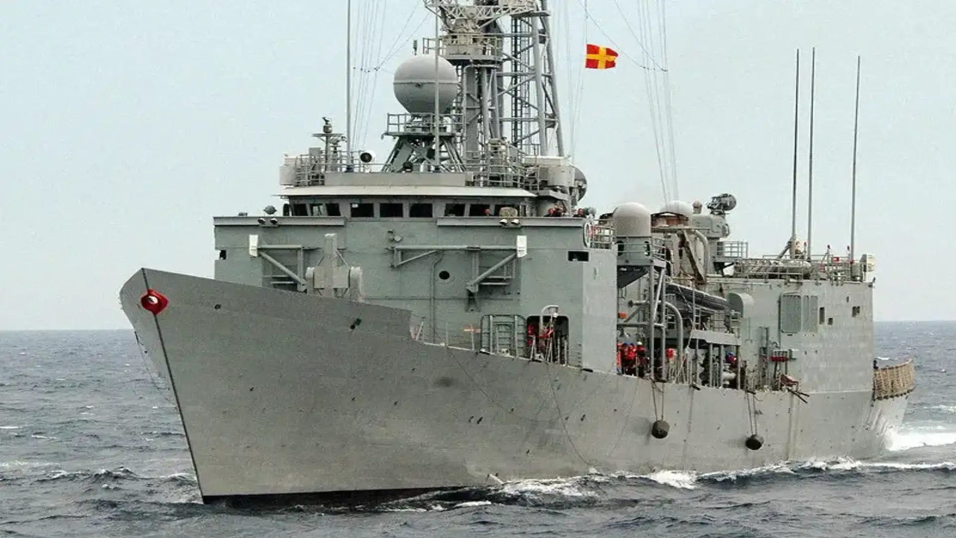 The frigate "Santa María" returns to Rota after participating in the operation "Atalanta"