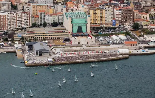 La Sailing World Cup Final, el clímax de las series internacionales para clases de vela olímpica y paralímpica, se ha concedido a Santander en 2017 y a Kiel (Alemania) en 2018. Santander hospedó la última edición de los World Sailing Championships, en 2014, y atrajo a más de 1.000 regatistas y 400.000 espectadores durante dos semanas de competición en los campos de regata montados en la bahía de Santander y fuera de ella. Kiel, por su parte, es famosa por organizar la prestigiosa regata Kieler-Woche (Semana de Kiel), una cita regular en el circuito olímpico, que reúne a regatistas de todo el mundo en una fiesta de la vela que se combina con el mayor festival de verano del norte de Europa