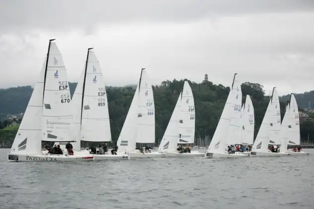 Comenzó el Circuíto de J70 en la Ría de Vigo, con frío y lluvia y 13 barcos en competición