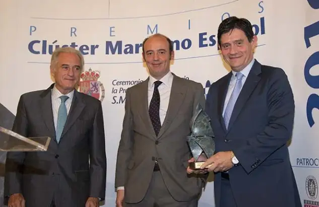 El Premio a la Proyección Internacional ha sido merecido por Grupo Arbulu. De la compañía se ha resaltado la presencia de sus más de 400 profesionales en multitud de países, dedicados a la electrónica naval y comunicaciones satelitarias, a buques pesqueros, mercantes y megayates. El premio ha sido patrocinado por Tüv Süd ATISAE. Han hecho entrega del mismo, don Alfonso de Senillosa, director adjunto del gabinete de presidencia del Gobierno, y D.Javier García, presidente de ATISAE, a D. Iñaki Arbulu, director general del Grupo Arbulu.