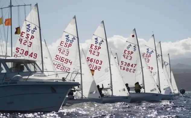 Se celebró la tercera jornada de la XVIII Semana Olímpica Canaria, con vientos de 15 nudos que han permitido la celebración de tres pruebas más. Queda todo abierto de cara a la última jornada