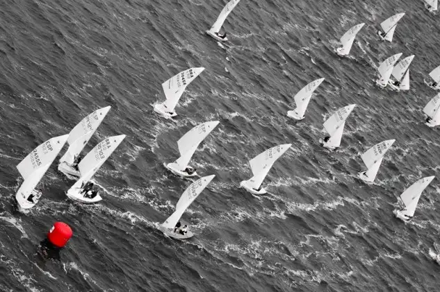 Cerca de 60 snipesen Santiago de la Ribera, en la regata en memoria de Marcial Sánchez Barcaiztegui