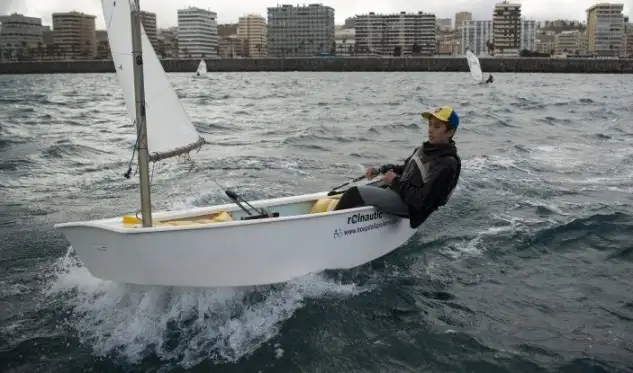 Samuel Beneyto del Real Club Náutico de Gran Canaria se mostró como el más regular haciendo tres primeros y venciendo así cada manga disputada en ésta jornada inaugural