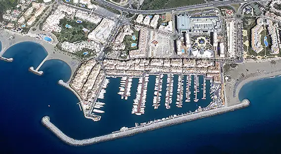 A pesar de su veteranía Puerto Banús es una instalación actual, magnífica y con unos servicios al máximo nivel