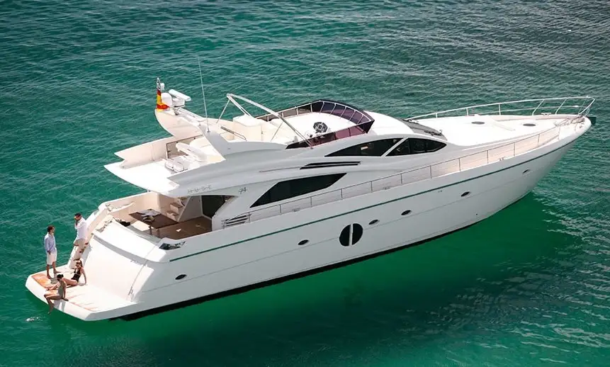 La espectacular Muse 74, un yate a la altura de los mejores en su eslora del mundo... el estandarte de la gama Rodman... como reza en su catálogo: "La elegancia en estado puro"