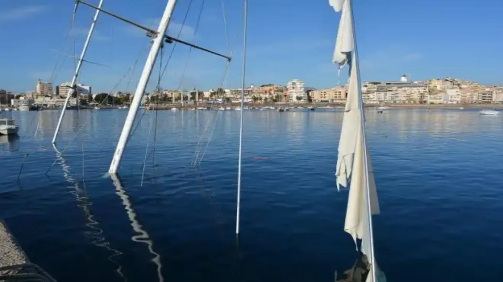 An abandoned sailboat 11 years ago sinks into the Port of Eagles