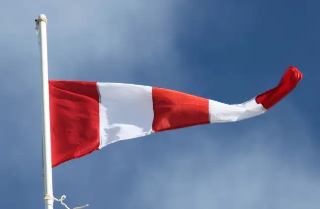 El Club Náutico Moraira, así como el Comité de Regatas y armadores, tras la reunión en la tarde-noche de ayer se tomaba la decisión de aplazar la salida 48 horas ante las muy adversas condiciones meteorológicas