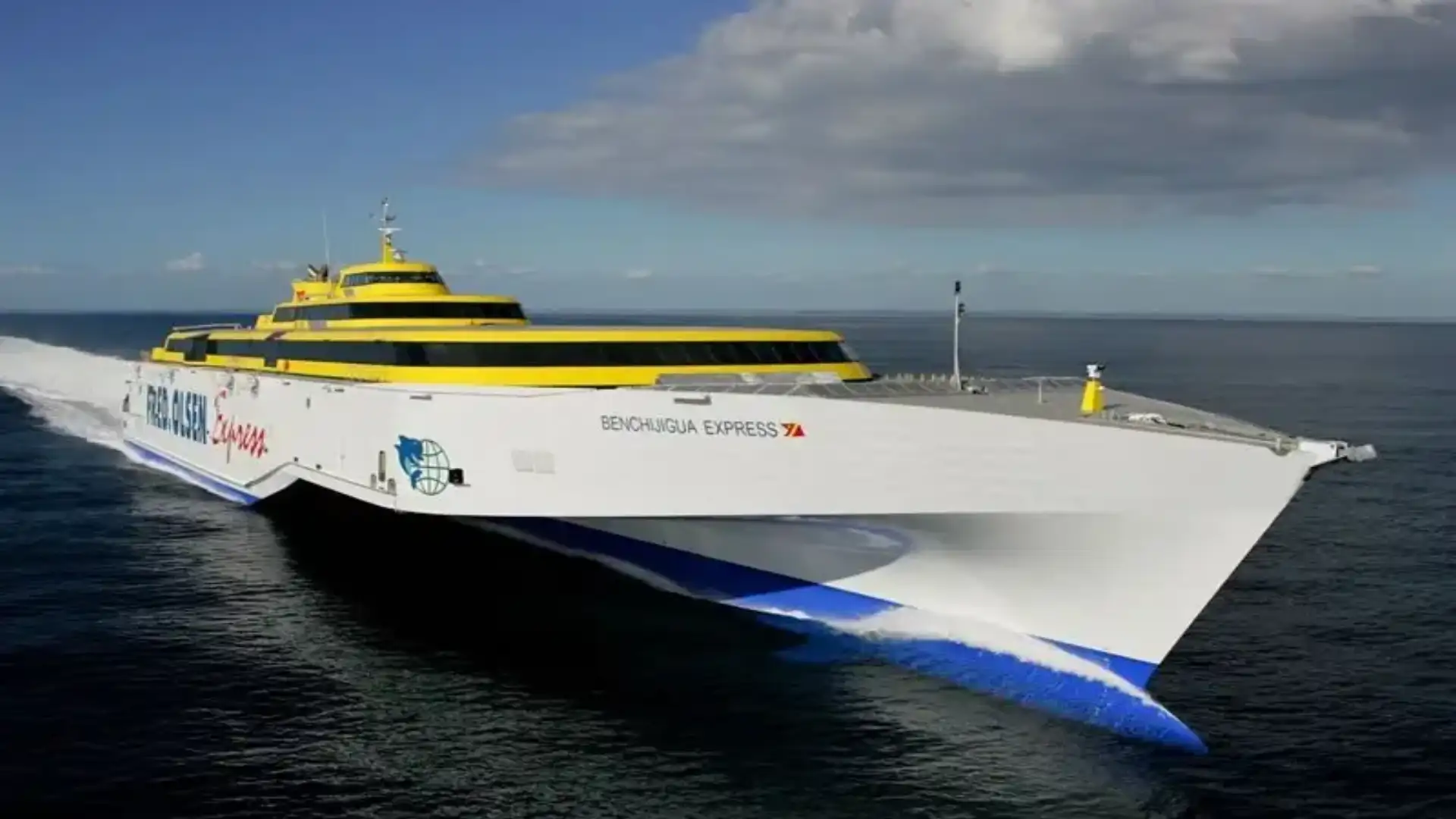 The port of La Palma welcomes the technical stop of the "Benchijigua Express" by Fred Olsen