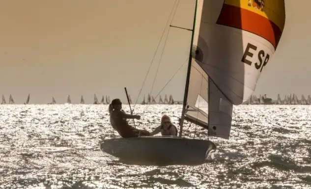 Bàrbara Cornudella Y Sara López asaltan el podio de la World Cup Series De Miami Silvia Mas y Paula Barceló (470 F) son cuartas y Marina Alabau (RS:X F) sigue quinta... Jordi Xammar y Nicolás Rodríguez (470 M) siguen luchando por los puestos delanteros