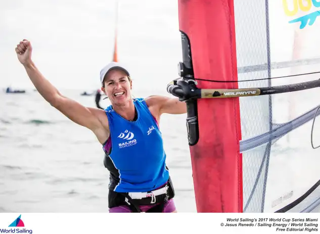 Marina Alabau celebra la primera medalla de la temporada en Miami. Foto: Jesús Renedor/World Sailing