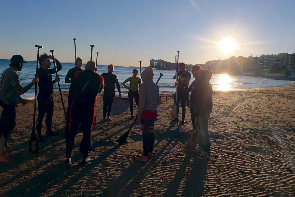 El fin de semana pasado la Federación Española de Surf junto con la IOSUP (International Organization SUP), celebró en la ciudad de Torrevieja, Alicante, el curso que inauguraba la nueva temporada de formaciones de la FES 2017