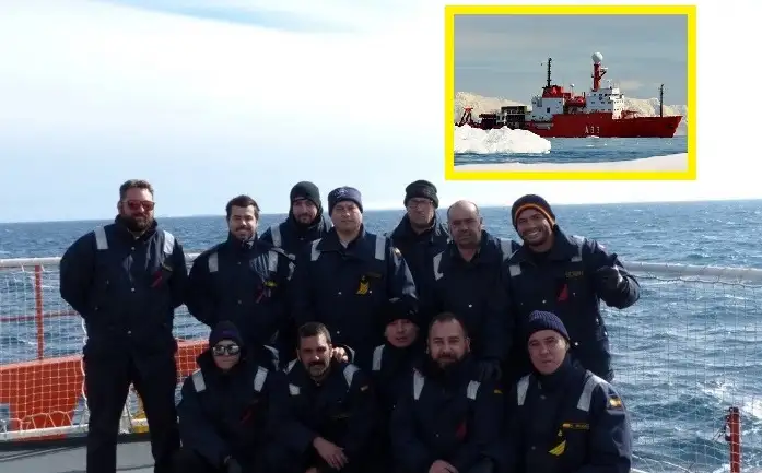 Después de 40 días en la mar y de haber pasado por los puertos de Salvador de Bahía (Brasil), y de Ushuaia (Argentina), por fin hemos llegado a nuestro destino final, la Antártida