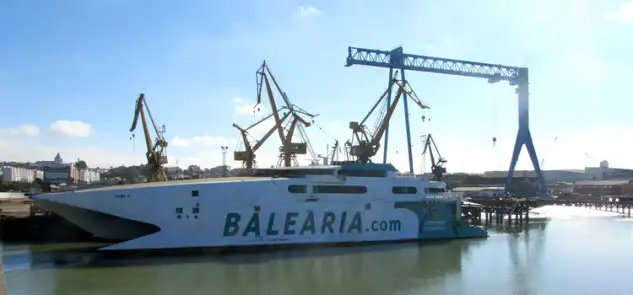 Baleària ha llegado a un acuerdo con Astilleros del Guadalquivir para llevar a cabo las varadas anuales o reparaciones de sus fast ferries durante los próximos cuatro años. Para ello, en los próximos meses los astilleros deberán reconvertir tres de sus gradas actuales en una de mayor capacidad. Estas obras permitirán albergar buques con una eslora de hasta los 90 metros y manga de 28 metros