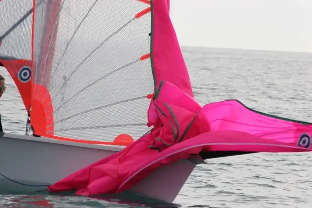 La flota 29er ha esperado pacientemente cinco horas en el campo de regatas 