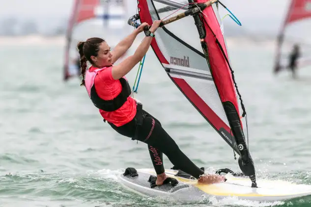 La andaluza Blanca Manchón lidera el Campeonato España RS:X Femenino. Foto: Jesús D. Yáñez/Dymages