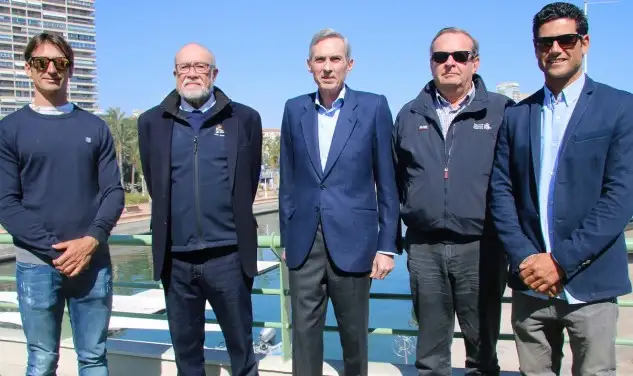 De izqda. a dcha. Jesús Rogel, Juan Rodróguez, presidente RCRA, José Martínez, presidente FVCV, Germán Soler, presidente RCNT e Iván Pastor