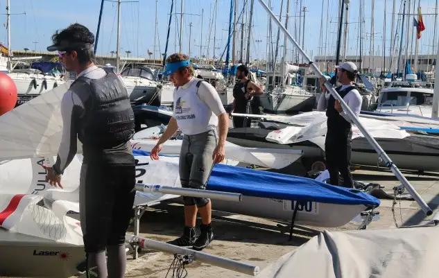 La Olympic Week de la Comunidad Valenciana se pone en marcha en sus dos sedes: Torrevieja y Alicante. En la primera los laser standard y en la segunda los 470 y en ambas va a estar en juego el título de campeón de España (Pep Portas)