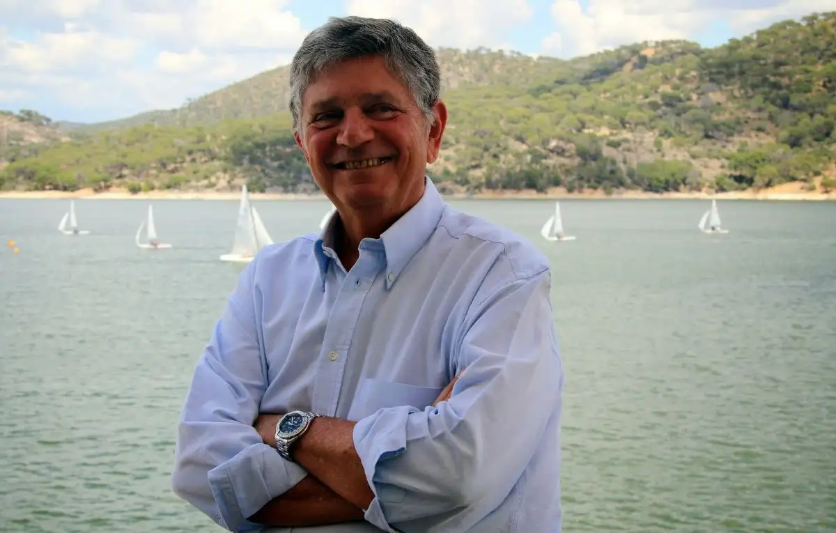 Arturo Delgado en San Juan donde tiene la sede su club, el Náutico de Madrid... el ex de la RFEV y de la Federación Europea se ha decantado claramente en favor de la candidatura de Turró y en contra de la de Casanueva