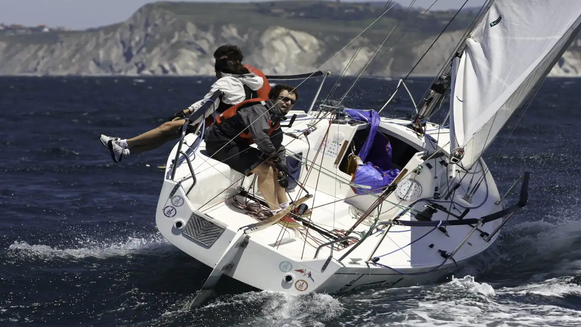 Getxo mail race: Saturday OK for the J80, Sunday KO for the cruises