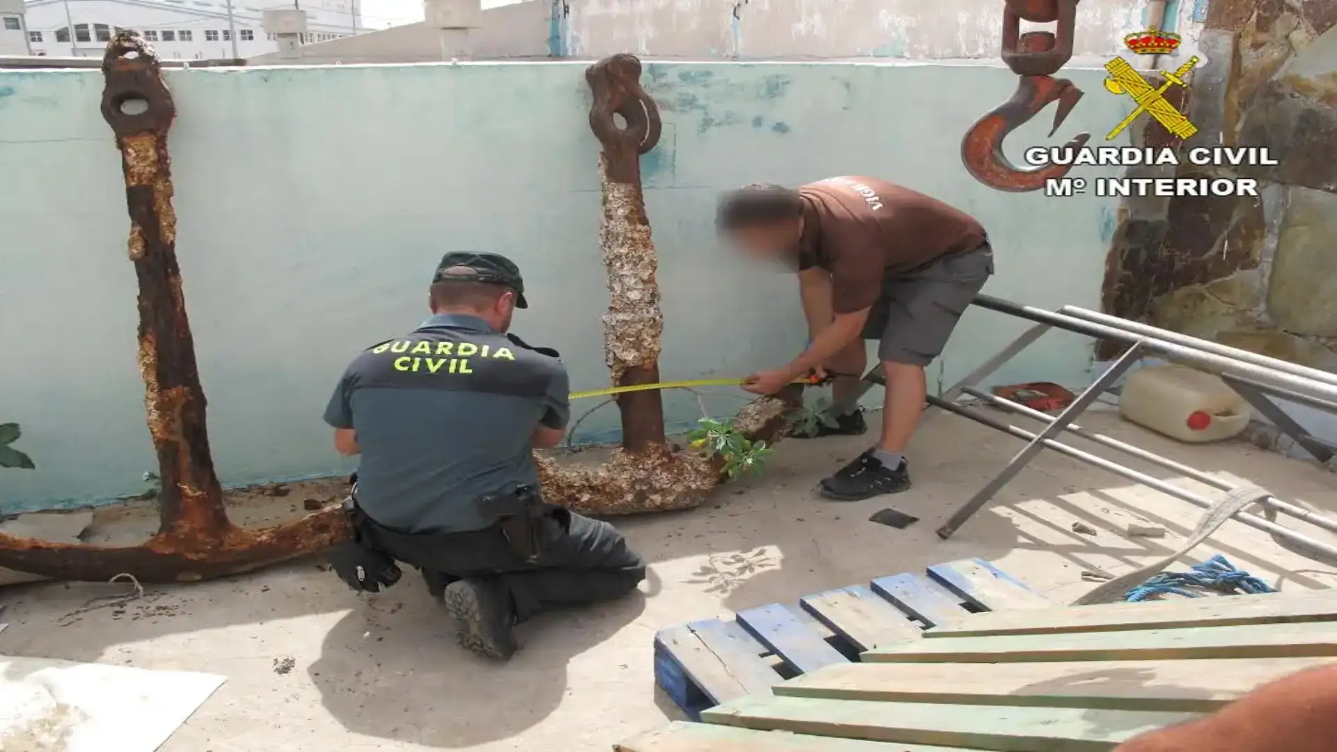 Civil Guard and Lanzarote Cabildo recover two historical anchors that were sold on the Internet