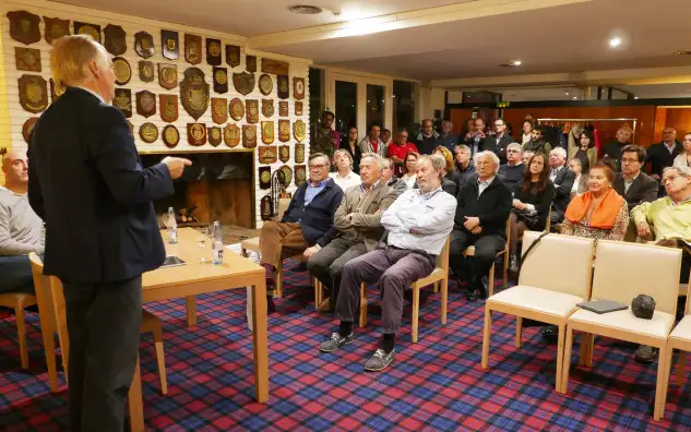 La Sala de Metopas del RCN Barcelona estuvo abarrotada para escuchar a Jesús Turró.