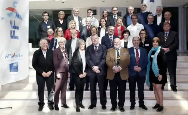 Nicolás Henard con su junta de gobierno de la Francesa de Vela