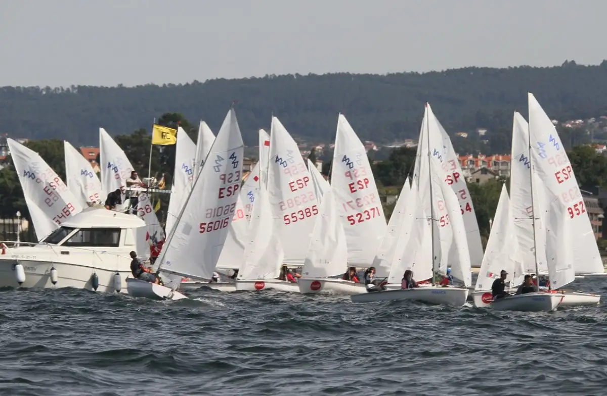 La flota de 420 es muy fuerte en el Náutico de Vigo. Por su parte el Láser tiene más barcos en Canido y La Coruña, mientras que en Optimist es Sanxenxo el dominador... el viejo vaurien sigue dando guerra, pero cada vez con menor intensidad