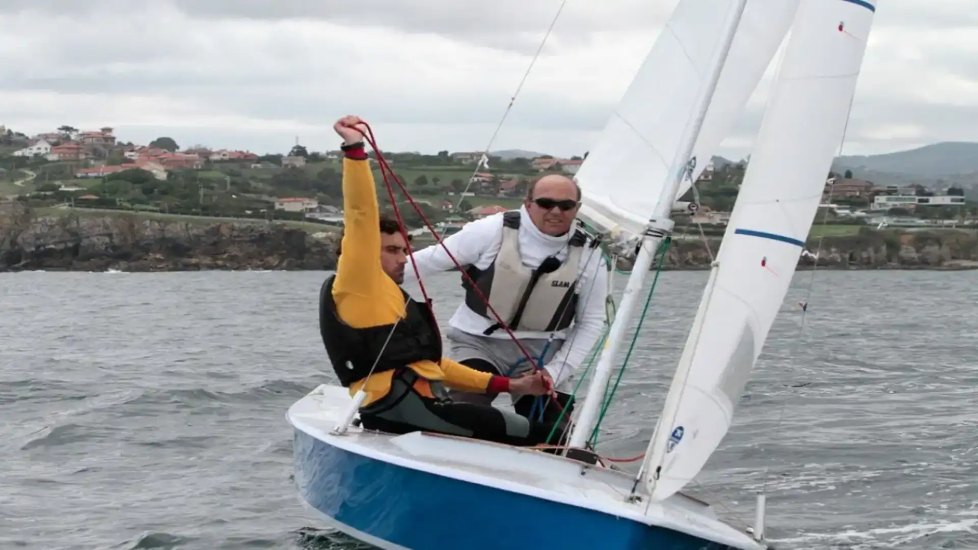 Winds of almost 30 knots reduced to one day the Santa Catalina de Vela in Gijón